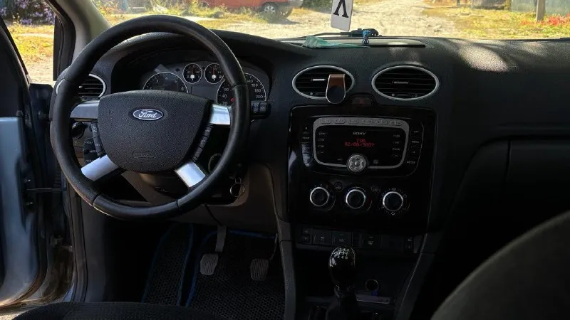 Продам ford focus || поколения 2007г. в. автомобиль в отличнейшем состоянии! с зеленой автотекой (без дтп). оригинальный пробег 197т. цепной мотор 1.8 125л. с. работает очень тихо и ровно! масло не расходует! ходовая часть взбитая! посторонние звуки отсутствуют. коробка передач переключается как положено! кузов в очень достойном и привлекательном состоянии! гнили ржавчины и прочих дефектов нет! все герметики и швы завод! остекление все родное включая лобовое стекло! комплектация chia: кондиционер, круиз контроль, системы abs esp, гидроусилитель руля, 4эл. стеклоподъемника, подогрев сидений, подогрев лобового стекла, эл. регулировка зеркал с подогревом. документально чистый автомобиль! без штрафов и запретов! цена 615т/р торг. тел: +79496368500 - фотография - 7
