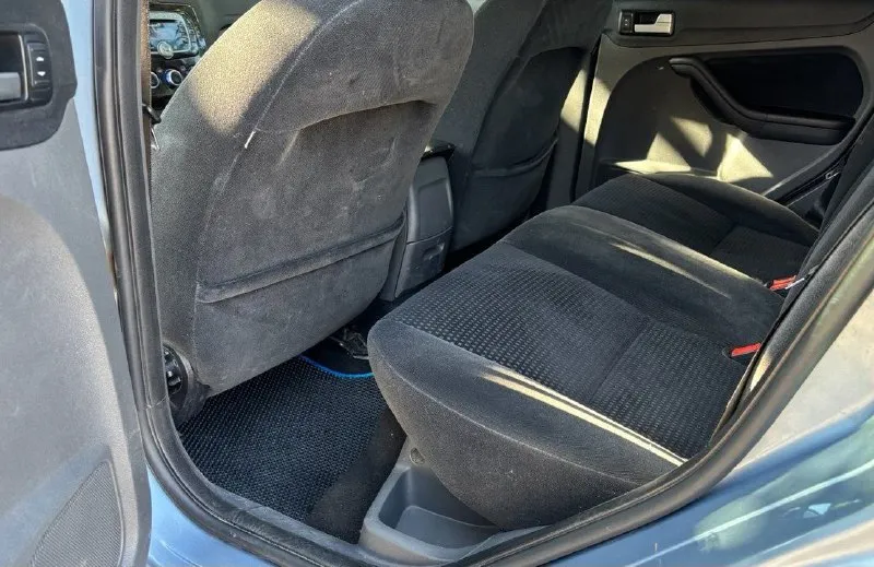 Продам ford focus || поколения 2007г. в. автомобиль в отличнейшем состоянии! с зеленой автотекой (без дтп). оригинальный пробег 197т. цепной мотор 1.8 125л. с. работает очень тихо и ровно! масло не расходует! ходовая часть взбитая! посторонние звуки отсутствуют. коробка передач переключается как положено! кузов в очень достойном и привлекательном состоянии! гнили ржавчины и прочих дефектов нет! все герметики и швы завод! остекление все родное включая лобовое стекло! комплектация chia: кондиционер, круиз контроль, системы abs esp, гидроусилитель руля, 4эл. стеклоподъемника, подогрев сидений, подогрев лобового стекла, эл. регулировка зеркал с подогревом. документально чистый автомобиль! без штрафов и запретов! цена 615т/р торг. тел: +79496368500 - фотография - 9