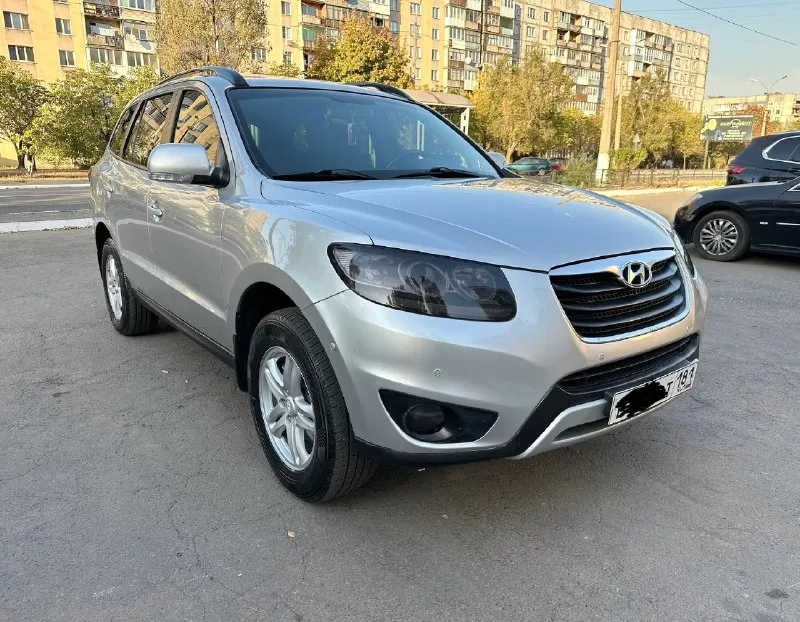 Продам hyundai santa fe|2011г 2.4 бензин работает идеально! коробка автомат полных привод 4х4 двухзонный климат круиз контроль подогрев сидений подогрев зеркал мульте руль монитор с навигацией bluetooth, aux, usb парктроники зад перед 2 ключа от собственницы цена-1.270.000₽ все вопросы по телефону:+79591677371 📞 звоните: +7(959)1677371 - фотография - 2