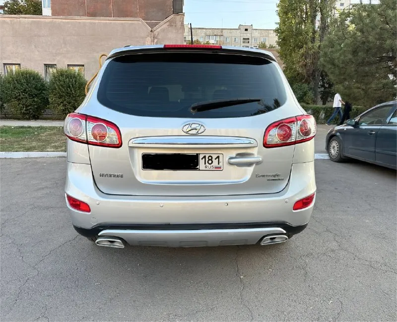 Продам hyundai santa fe|2011г 2.4 бензин работает идеально! коробка автомат полных привод 4х4 двухзонный климат круиз контроль подогрев сидений подогрев зеркал мульте руль монитор с навигацией bluetooth, aux, usb парктроники зад перед 2 ключа от собственницы цена-1.270.000₽ все вопросы по телефону:+79591677371 📞 звоните: +7(959)1677371 - фотография - 3