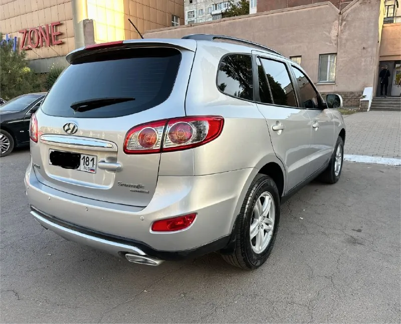Продам hyundai santa fe|2011г 2.4 бензин работает идеально! коробка автомат полных привод 4х4 двухзонный климат круиз контроль подогрев сидений подогрев зеркал мульте руль монитор с навигацией bluetooth, aux, usb парктроники зад перед 2 ключа от собственницы цена-1.270.000₽ все вопросы по телефону:+79591677371 📞 звоните: +7(959)1677371 - фотография - 4