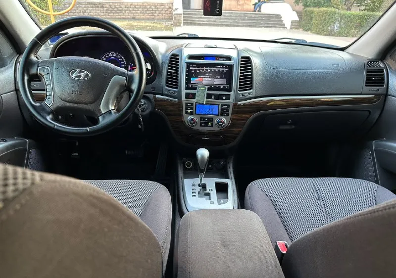 Продам hyundai santa fe|2011г 2.4 бензин работает идеально! коробка автомат полных привод 4х4 двухзонный климат круиз контроль подогрев сидений подогрев зеркал мульте руль монитор с навигацией bluetooth, aux, usb парктроники зад перед 2 ключа от собственницы цена-1.270.000₽ все вопросы по телефону:+79591677371 📞 звоните: +7(959)1677371 - фотография - 6