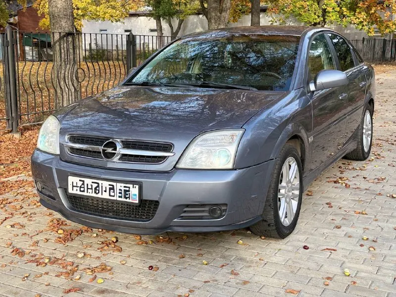 В продаже opel vecrta gts 1.8 бензин модель двигателя z18xe без фазарегуляторов и теплообменника автомобиль пригнан из германии в 2019 году. один собственник в днр, пробег по нашим дорогам 12.000 км родной пробег 260.000 км таких автомобилей осталось единицы ! максимальная комплектация климат контроль двух зонный ( рабочий ) кожаный салон gts датчик давление шин полный электро пакет 4эл стеклоподъемника полный бортовой компьютер парктроник мульти руль камера заднего вида большой монитор с блютус по кузову в идеальном состоянии, весь в родном окрасе без намека на ржавчину родной остекления, лобовое без трещин диски родные р17 на зимней резине все сервисные книги имеются линзовая заводская оптика двигатель, ходовая, коробка на 5+ цена 580.000,торг у капота осмотр донецк +79495097888 📲 tg: дешевые колеса 📞 звоните: +7(949)5097888 - фотография - 2