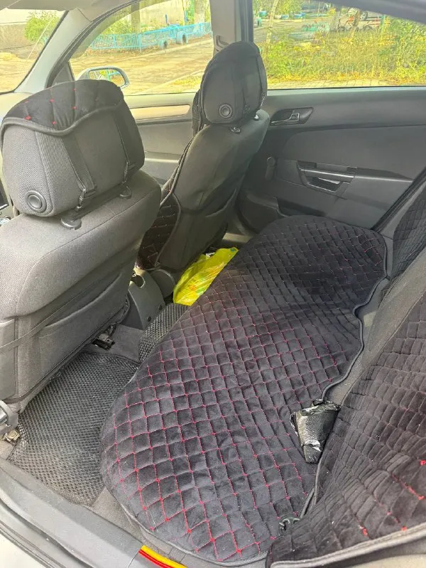 Продам – opel astra h пробег : 196.000км 2008 год, авто в хорошем состоянии, объём мотора 1,6 / 130 л/с. вырезан катализатор, стоит stage 1. мкпп, ходовка- без нареканий авто сел и поехал, с документами полный порядок двигатель, - не стучит, не дымит, не троит. коробка, - не выбивает, не хрустит, учёт рф, с переоформлением нет никаких проблем, осмотр донецк. 🇷🇺 по машине сделано все, вложений не требует абсолютно. замена масла каждые 7.000км. любые проверки с вашей стороны. стоит led оптика, колеса на легкосплавах. стоит хорошая музыка, протянута проводка под саб. остальные вопросы по телефону. цена: 650.000₽ после осмотра, возможен не большой торг. звонить: +79493548697 - фотография - 6