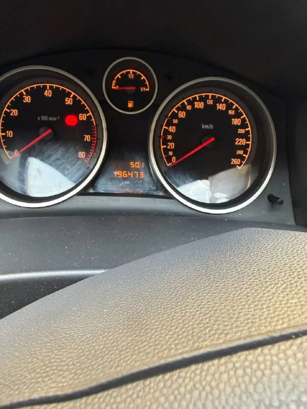 Продам – opel astra h пробег : 196.000км 2008 год, авто в хорошем состоянии, объём мотора 1,6 / 130 л/с. вырезан катализатор, стоит stage 1. мкпп, ходовка- без нареканий авто сел и поехал, с документами полный порядок двигатель, - не стучит, не дымит, не троит. коробка, - не выбивает, не хрустит, учёт рф, с переоформлением нет никаких проблем, осмотр донецк. 🇷🇺 по машине сделано все, вложений не требует абсолютно. замена масла каждые 7.000км. любые проверки с вашей стороны. стоит led оптика, колеса на легкосплавах. стоит хорошая музыка, протянута проводка под саб. остальные вопросы по телефону. цена: 650.000₽ после осмотра, возможен не большой торг. звонить: +79493548697 - фотография - 7