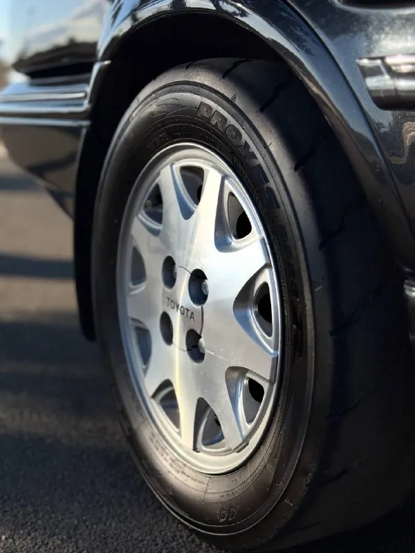 🇯🇵toyota corolla gt-i 💰цена: 830 000р 🏢город: мариуполь 📅год выпуска: 1989 🗒️пробег: 26 997км. ⚙️двигатель: 1.6 180л. с. ⛽топливо: бензин ⚙️кпп: механика 📞телефон: +7-949-727-41-51 +7-918-040-99-83 +7-989-263-55-56 💾 описание: ⏳капсула времени с историей ✔️всю жизнь в одной семье ✔️4age на стероидах - 180л. с. ✔️пробег после полной реставрации 27 000км! улица шевченко 269 - фотография - 6