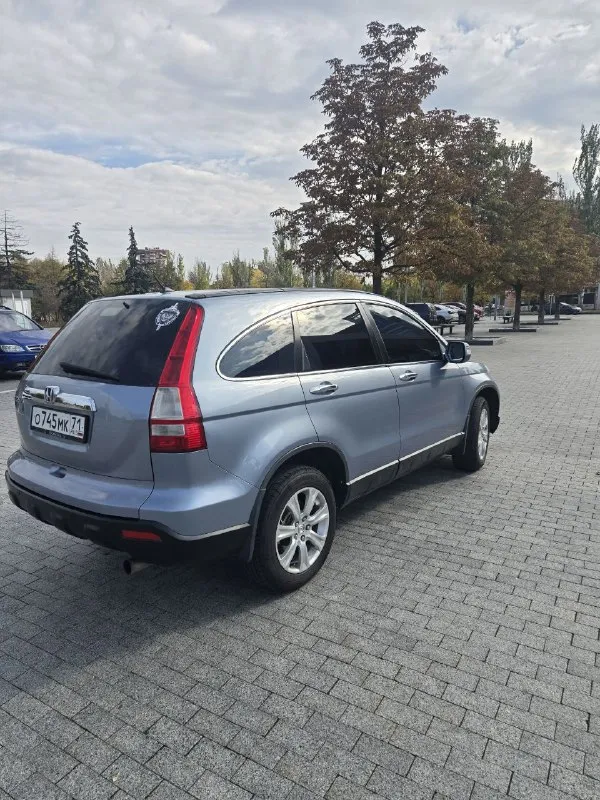 Продам хонда cr-v. 2008 год машина в отличном состоянии. машина обсалютно без вложений на данный момент. двигатель работает идеально, коробка обычный автомат работает прекрасно. ходовка мячек. по кузову без вопросов. салон ухоженный в отличном состоянии. хорошая комплектация есть всё для комфортной езды. более подробная информация по телефону. новый владелец будет доволен машиной. цена 1 300 000 хороший торг. тел +79495058416. - фотография - 2
