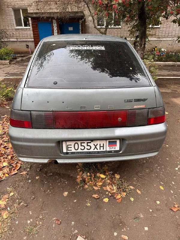 🚘 продаётся ваз 21124 – зверь отечественного автопрома! 🚘(почти "мерин", но с характером) цена:250 000 осмотр: амвросиевка ты ищешь надёжного друга, который не предаст в -30 и с радостью прокатит по ухабам так, будто ты на сафари? тогда держись крепче – двенашка едет к тебе! 🛠 характеристики: • двигатель – 1.6, 16 клапанов(не гнет) – рвёт, как я после отпуска на работу • пробег – 420 000 уже всё видел, но всё ещё бодр и полон мечт (у двигателя 150 000) • кпп – механика, как и настоящие мужики • цвет – стильный "металлик с пылью времени" • музыка – играет, как радио в гараже у деда (если хочешь – и рэп, и шансон, и "сектор газа") • печка – жарит сильнее, чем шаурма на вокзале • лето, зима, асфальт, бездорожье — ваз не выбирает, он покоряет 🔨из минусов: • нужно варить пороги • поменять крышку багажника • сделать ходовую 🎁 бонусы: • руль с характером • запаска (почти круглая) • запах настоящего автомобиля (ну, ты понял) • наклейка на заднем стекле в под 📞 звоните: +7(949)8313373 - фотография - 4