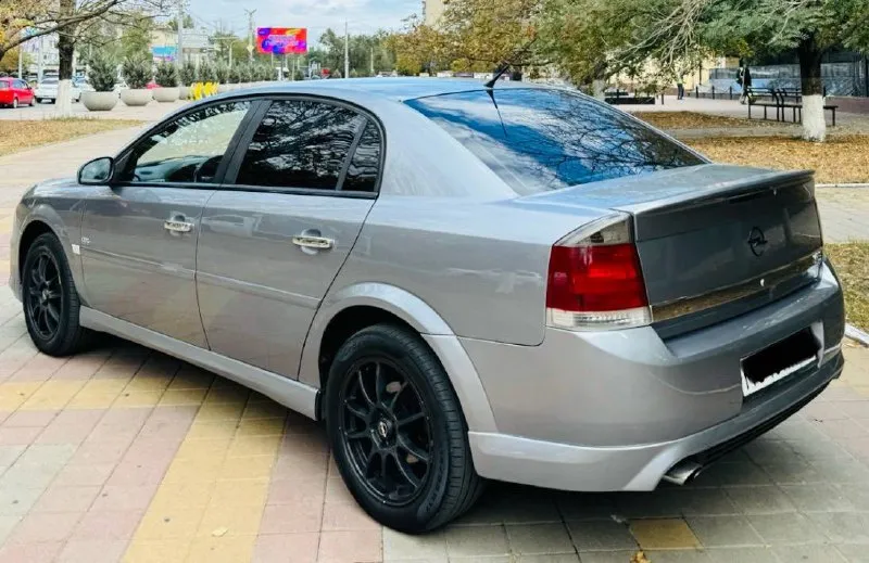 Доброго времени суток ! к вашему вниманию, всеми любимый opel vectra c рестайлинг ! в идеальном состоянии, весь обслуженный ! эксплуатация с 2007 года выпуска ухоженный с родным пробегом 230 км. родной ! мотор 1.8 ллучший в линейки опель бензин ! коробка механика работает идеально ! ходовая вся обслужена вся новая ! в автомобиле работает абсолютно все ! вложений не требует абсолютно ! в дтп не участвовал весь в оригинале ! максимальная комплектация максимальная ! заводской обвес opc laine - ксенон ближний дальний - климат контроль - комбинированный кожаный салон - бортовой компьютер большой монитор - датчик дождя также света - полный эл. пакет - мульти руль - круиз контроль - климат контроль - дорогая резина лето - титановые диски красивые - и многое другое ! цена снижена иза срочности ! цена : 695:000 тыс руб ! таких автомобилей действительно единицы ! осталось не много обслужен любой вид оформления 🇷🇺 звоните по номеру телефона +79493969852 - фотография - 3