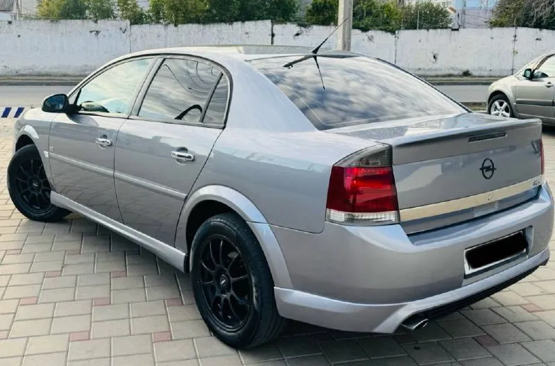 Доброго времени суток ! к вашему вниманию, всеми любимый opel vectra c рестайлинг ! в идеальном состоянии, весь обслуженный ! эксплуатация с 2007 года выпуска ухоженный с родным пробегом 230 км. родной ! мотор 1.8 ллучший в линейки опель бензин ! коробка механика работает идеально ! ходовая вся обслужена вся новая ! в автомобиле работает абсолютно все ! вложений не требует абсолютно ! в дтп не участвовал весь в оригинале ! максимальная комплектация максимальная ! заводской обвес opc laine - ксенон ближний дальний - климат контроль - комбинированный кожаный салон - бортовой компьютер большой монитор - датчик дождя также света - полный эл. пакет - мульти руль - круиз контроль - климат контроль - дорогая резина лето - титановые диски красивые - и многое другое ! цена снижена иза срочности ! цена : 695:000 тыс руб ! таких автомобилей действительно единицы ! осталось не много обслужен любой вид оформления 🇷🇺 звоните по номеру телефона +79493969852 - фотография - 4