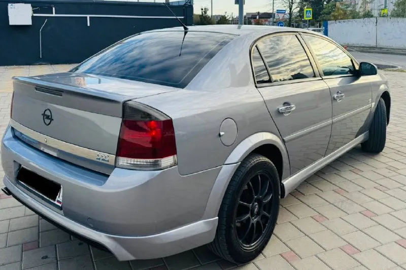 Доброго времени суток ! к вашему вниманию, всеми любимый opel vectra c рестайлинг ! в идеальном состоянии, весь обслуженный ! эксплуатация с 2007 года выпуска ухоженный с родным пробегом 230 км. родной ! мотор 1.8 ллучший в линейки опель бензин ! коробка механика работает идеально ! ходовая вся обслужена вся новая ! в автомобиле работает абсолютно все ! вложений не требует абсолютно ! в дтп не участвовал весь в оригинале ! максимальная комплектация максимальная ! заводской обвес opc laine - ксенон ближний дальний - климат контроль - комбинированный кожаный салон - бортовой компьютер большой монитор - датчик дождя также света - полный эл. пакет - мульти руль - круиз контроль - климат контроль - дорогая резина лето - титановые диски красивые - и многое другое ! цена снижена иза срочности ! цена : 695:000 тыс руб ! таких автомобилей действительно единицы ! осталось не много обслужен любой вид оформления 🇷🇺 звоните по номеру телефона +79493969852 - фотография - 5