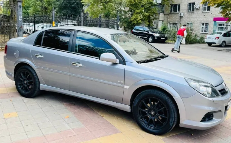 Доброго времени суток ! к вашему вниманию, всеми любимый opel vectra c рестайлинг ! в идеальном состоянии, весь обслуженный ! эксплуатация с 2007 года выпуска ухоженный с родным пробегом 230 км. родной ! мотор 1.8 ллучший в линейки опель бензин ! коробка механика работает идеально ! ходовая вся обслужена вся новая ! в автомобиле работает абсолютно все ! вложений не требует абсолютно ! в дтп не участвовал весь в оригинале ! максимальная комплектация максимальная ! заводской обвес opc laine - ксенон ближний дальний - климат контроль - комбинированный кожаный салон - бортовой компьютер большой монитор - датчик дождя также света - полный эл. пакет - мульти руль - круиз контроль - климат контроль - дорогая резина лето - титановые диски красивые - и многое другое ! цена снижена иза срочности ! цена : 695:000 тыс руб ! таких автомобилей действительно единицы ! осталось не много обслужен любой вид оформления 🇷🇺 звоните по номеру телефона +79493969852 - фотография - 6
