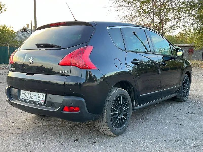 Продаю свой автомобиль peugeot 3008 2009 г. в 1.6 hdi. пробег 173 тысячи на приборке. срочная продажа. цена 550 тыс 🎁 от собственника, владею 2 года. езжу каждый день. по технике не подводит. был ремонт коробки 15 тыс. км назад. (коробка робот, простой, с одним сцеплением). масло двигатель не расходует, езжу от замены до замены ( то сделано 2 тысячи назад ). есть вопросы по лкп - слез лак, и нужно приложить руки к порогам. дно целое. осмотр макеевка +7 949 448 93 40 хорошая комплектация : подрулевое управление, парктроники, двухзонный климат, бортовой компьютер с планшетом, круиз контроль, esp, 4 стеклоподъемника, автоскладывание зеркал с электроприводом и подогревом, подрулевые лепестки, электроручник. - фотография - 8