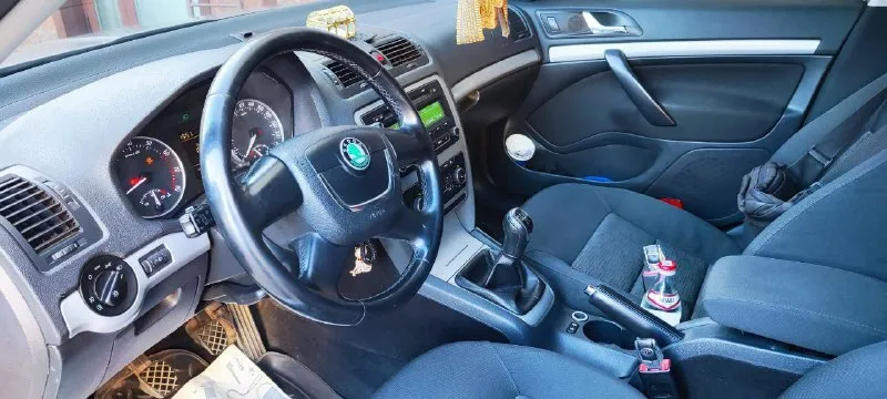 Продам skoda oktavia a5⚡️ 2013 год 🗓 1-владелец мотор 1.6 mpi 🛡 механика🚨 пробег 263000📈 работает все в штатном режиме. 💱 в городе🔽 таких нет. 🔼.. ... ⅞ стоит на 180 регионе только полное переоформление 💯 цена. .950.000🛍 +79494159544 +7(949)4159544 📲 tg: николай 📞 звоните: +7(949)4159544 - фотография - 4