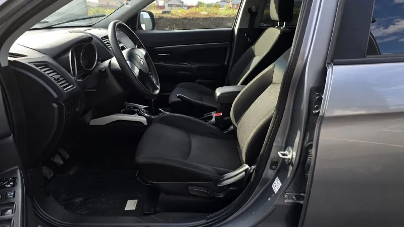 Продаю свой автомобиль mitsubishi asx 2012 года. без дтп. родной пробег. птс оригинал. два комплекта ключей. юридически чист. то проходила во время по регламенту. по электронике всё исправно ошибок нет. по тех. части вложений не требует. по мотору и кпп нариканий нет. автомобиль на полной эксплуатации. по кузову как на фото. продажа с полным переоформлением в гаи. осмотр город донецк район мотодром по договорённости. звонить по номеру телефона +79496167298 или пишите в телеграмм. цена 1.000000 - фотография - 7