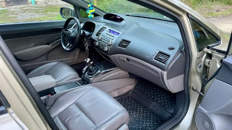 Цена: 710.000₽. торг продаю honda. civic, чистый японец с документами полный порядок любое оформление. пробег родной автомобиль в прекрасном состоянии, кузов весь ровный, без ржавчины и гнилья, дно и пороги в идеальном состояние. технически авто в очень хорошем состояние, автомобиль полностью обслужен, новая резина, на красивых дисках. двигатель работает прекрасно, ходовая в порядке, после то коробка работает отлично без каких либо нареканий. комплектация. кондиционер холодит отлично, мультируль, круиз, кожаный салон, подогрев всех сидений, все стеклоподъемники, электрозеркала с подогревом, датчик света и дождя, abs, esp, родная мультимедиа, сигнализация с автозапуском, возможен обмен, на авто дешевле, год выпуска 2007 пробег 193 к двигатель: 1.8.бензин коробка: механика 6 ступка г харцызск-макеевка тел +79495293246 наш max https://max. ru/dnr_avto_180 - фотография - 10