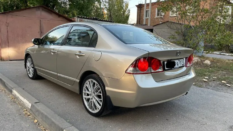 Цена: 710.000₽. торг продаю honda. civic, чистый японец с документами полный порядок любое оформление. пробег родной автомобиль в прекрасном состоянии, кузов весь ровный, без ржавчины и гнилья, дно и пороги в идеальном состояние. технически авто в очень хорошем состояние, автомобиль полностью обслужен, новая резина, на красивых дисках. двигатель работает прекрасно, ходовая в порядке, после то коробка работает отлично без каких либо нареканий. комплектация. кондиционер холодит отлично, мультируль, круиз, кожаный салон, подогрев всех сидений, все стеклоподъемники, электрозеркала с подогревом, датчик света и дождя, abs, esp, родная мультимедиа, сигнализация с автозапуском, возможен обмен, на авто дешевле, год выпуска 2007 пробег 193 к двигатель: 1.8.бензин коробка: механика 6 ступка г харцызск-макеевка тел +79495293246 наш max https://max. ru/dnr_avto_180 - фотография - 3