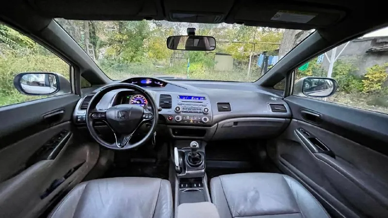 Цена: 710.000₽. торг продаю honda. civic, чистый японец с документами полный порядок любое оформление. пробег родной автомобиль в прекрасном состоянии, кузов весь ровный, без ржавчины и гнилья, дно и пороги в идеальном состояние. технически авто в очень хорошем состояние, автомобиль полностью обслужен, новая резина, на красивых дисках. двигатель работает прекрасно, ходовая в порядке, после то коробка работает отлично без каких либо нареканий. комплектация. кондиционер холодит отлично, мультируль, круиз, кожаный салон, подогрев всех сидений, все стеклоподъемники, электрозеркала с подогревом, датчик света и дождя, abs, esp, родная мультимедиа, сигнализация с автозапуском, возможен обмен, на авто дешевле, год выпуска 2007 пробег 193 к двигатель: 1.8.бензин коробка: механика 6 ступка г харцызск-макеевка тел +79495293246 наш max https://max. ru/dnr_avto_180 - фотография - 9