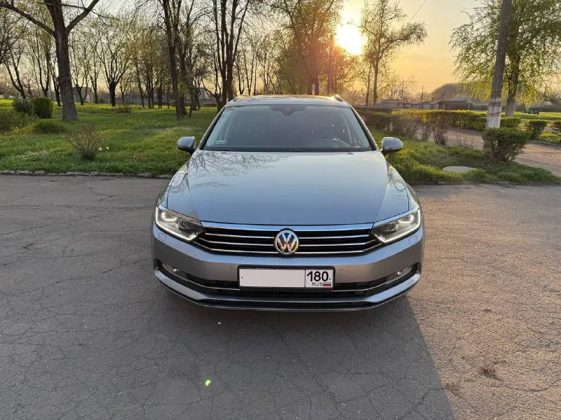 Продам volkswagen passat b8 2.0 tdi 2018 года из европы • цена: 2 200 000 руб. • контактный телефон: ☎️+7 949 305 54 89☎️ • пробег 207 000 км. (по рф 20 тыс. км) • расход: город- 7/ср-6/ тр. -5 л. • комплектация higline • коробка автомат dsg dq381 7 ступеней мокрая (заменён маховик на оригинал фирмы luk) • я второй владелец по рф. документы все в порядке. запретов, залогов, штрафов- нет • экология вся на месте, работает отлично. • место осмотра: донецк автомобиль в отличном внешнем и техническом состоянии. родной окрас, без дтп. проведено большое то автомобиля: замен комплект грм, помпа, ремень масляного насоса, сальник коленвала, ремень и ролик генератора, залит антифриз febi g13, масло двигателя motul, масло в коробке motul, поменяны все фильтра, поставлены проставки 2 см перед и зад, сделан развал схождения. также есть видео ремонта автомобиля. все вопросы по телефону. разумный торг приветствуется у капота. любые проверки за ваш счет. 📲 tg: @workgroup3020 📞 звоните: +7(949)3055489 - фотография - 2