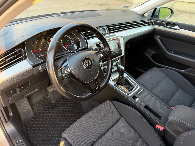 Продам volkswagen passat b8 2.0 tdi 2018 года из европы • цена: 2 200 000 руб. • контактный телефон: ☎️+7 949 305 54 89☎️ • пробег 207 000 км. (по рф 20 тыс. км) • расход: город- 7/ср-6/ тр. -5 л. • комплектация higline • коробка автомат dsg dq381 7 ступеней мокрая (заменён маховик на оригинал фирмы luk) • я второй владелец по рф. документы все в порядке. запретов, залогов, штрафов- нет • экология вся на месте, работает отлично. • место осмотра: донецк автомобиль в отличном внешнем и техническом состоянии. родной окрас, без дтп. проведено большое то автомобиля: замен комплект грм, помпа, ремень масляного насоса, сальник коленвала, ремень и ролик генератора, залит антифриз febi g13, масло двигателя motul, масло в коробке motul, поменяны все фильтра, поставлены проставки 2 см перед и зад, сделан развал схождения. также есть видео ремонта автомобиля. все вопросы по телефону. разумный торг приветствуется у капота. любые проверки за ваш счет. 📲 tg: @workgroup3020 📞 звоните: +7(949)3055489 - фотография - 4