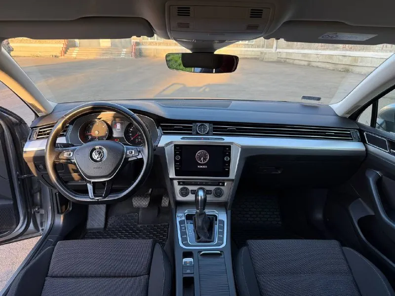 Продам volkswagen passat b8 2.0 tdi 2018 года из европы • цена: 2 200 000 руб. • контактный телефон: ☎️+7 949 305 54 89☎️ • пробег 207 000 км. (по рф 20 тыс. км) • расход: город- 7/ср-6/ тр. -5 л. • комплектация higline • коробка автомат dsg dq381 7 ступеней мокрая (заменён маховик на оригинал фирмы luk) • я второй владелец по рф. документы все в порядке. запретов, залогов, штрафов- нет • экология вся на месте, работает отлично. • место осмотра: донецк автомобиль в отличном внешнем и техническом состоянии. родной окрас, без дтп. проведено большое то автомобиля: замен комплект грм, помпа, ремень масляного насоса, сальник коленвала, ремень и ролик генератора, залит антифриз febi g13, масло двигателя motul, масло в коробке motul, поменяны все фильтра, поставлены проставки 2 см перед и зад, сделан развал схождения. также есть видео ремонта автомобиля. все вопросы по телефону. разумный торг приветствуется у капота. любые проверки за ваш счет. 📲 tg: @workgroup3020 📞 звоните: +7(949)3055489 - фотография - 5