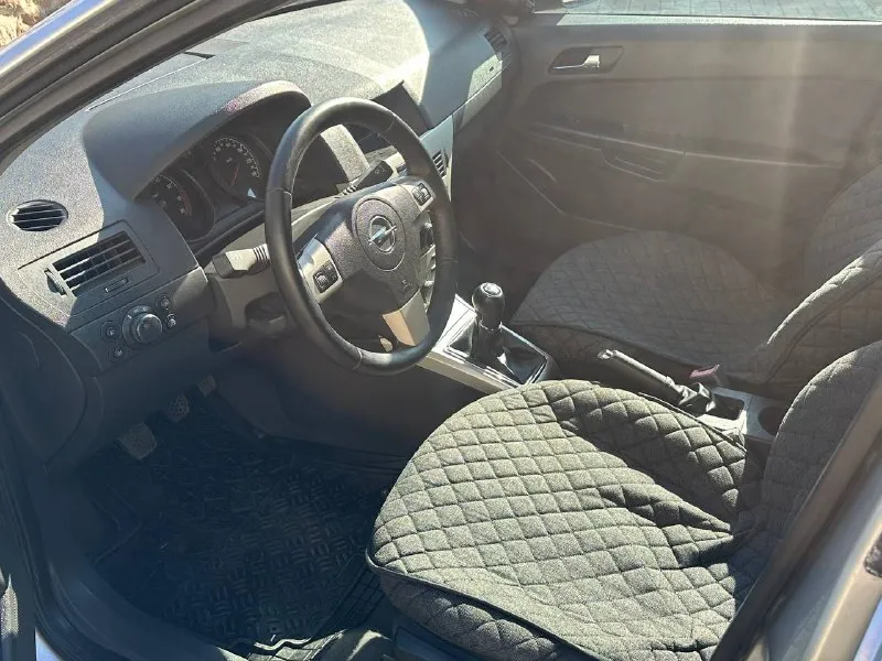 Продам opel astra h универсал объем 1.6 механика пробег 194000 год выпуска 2008 в идеальном состоянии без ржавчины, гнили, вмятин, двигатель не дымит, не троит, масло не ест, по комплектации имеется кондиционер заправлен работает бортовой компьютер эл стеклоподъемники и многое другое цена 515 000 +79493943583 📞 звоните: +7(949)3943583 - фотография - 5