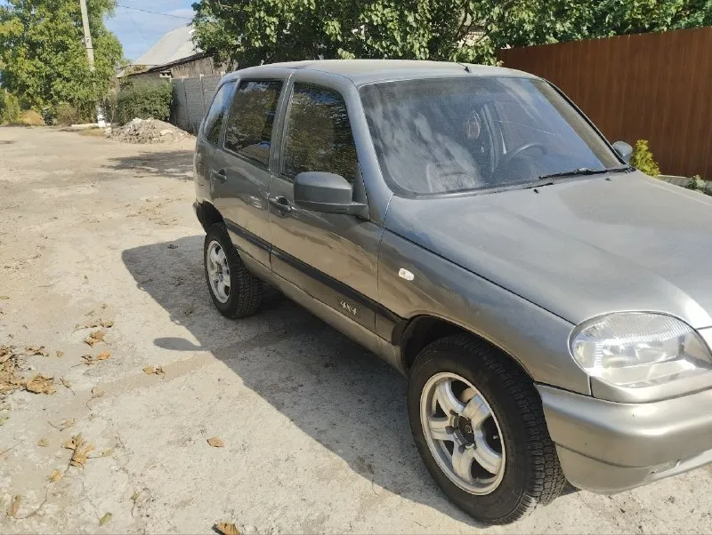 Продам chevrolet нива.2007 год, на полном ходу.370₽ +79493431293 📞 звоните: +7(949)3431293 - фотография - 4
