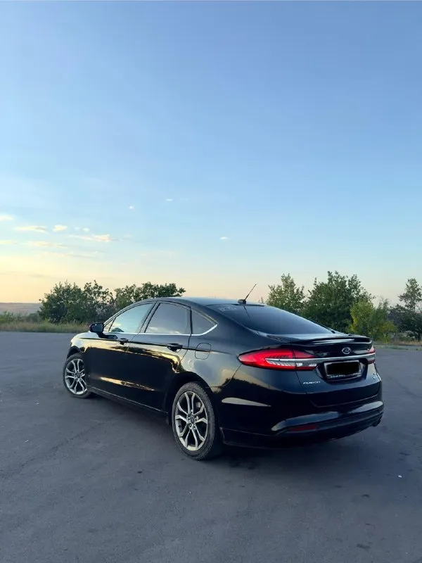 ⭕️продам ford fusion. 2017г. 1.5 ecoboost (185 сил) пробег 174.000 км. машина каждый день на ходу. в хорошем состоянии. масло меняеться своевременно, вложений не требуется, коробка автомат. от хозяина. ! комплектация: - кнопка стар/стоп. - камера заднего вида с траекторией движения. - двухзонный климат контроль. - мульти руль. - круиз контроль. - датчик света, датчик дождя. - люк. - эл. пакет: эл. зеркала, эл. регулировка водительского и пассажирского сидений. - селектор (шайба) со спорт режимом. - кожаный салон в отличном состоянии. авто полностью обслужено, новый акб, r18 диски. ‼️цена: 1 350 000₽. обмен с доплатой +79591224422 📞 звоните: +7(959)1224422 - фотография - 3