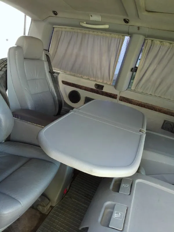 Mercedes vito,2,3 турбо 98 л. с. мкпп, 1998г. в. заводской v-класс, птс оригинал, два ключа. кузов в отличном состоянии, антикор по днищу и скрытым полостям, салон целый, сидения кожа, рабочий кондиционер, два люка, круиз-контроль, электростеклоподъёмники, по подвеске :новые передние стойки в сборе с опорными и пружинами, задние амортизаторы, тормозные диски с колодками перед и зад, ручник работает, сзади пневма, держит хорошо. двигатель простой с рядным тнвд, новая турбина. зимняя резина с-шка практически новая. в птс собственник я, ограничений нет. цена 850000.телефон+7 949 319-98-21 📞 звоните: +7(949)3199821 - фотография - 6