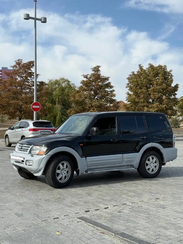 Mitsubishi pajero 2001г. 3.5 + at 3 владельца (до этого в одних руках 12лет. ) 255.000км пробег. (есть автотека, полностью зеленая) кузов хороший, есть вмятинки возрастные но в целом - он около идеальный для своих лет гнили нет двигатель в хорошем состоянии, не дымит, не троит - работает идеально ! в хорошем состоянии, переключает передачи незаметно, понижайка, полный привод все включается. по ходовой части все без нареканий черный кожаный салон в достойном состоянии (есть моменты только на передних сиденьях) панорамный люк круиз контроль, подогревы сидений, кондиционер, печка все работает. магнитола, музыка играет машина на данный момент на красивых номерах, продажа без номеров. цена: 790.000₽ такая цена только пока есть интересующий в продаже меня автомобиль звонить: +7949-501-00-09 📞 звоните: +7(949)5010009 - фотография - 2