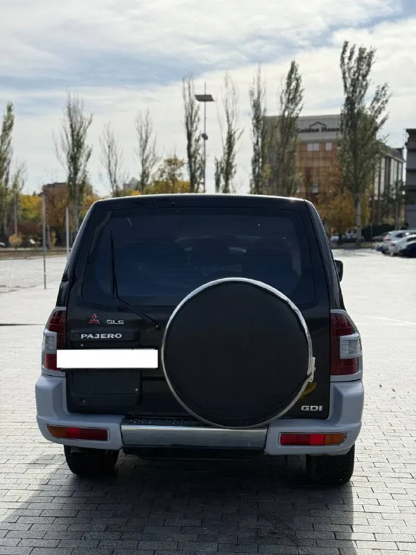 Mitsubishi pajero 2001г. 3.5 + at 3 владельца (до этого в одних руках 12лет. ) 255.000км пробег. (есть автотека, полностью зеленая) кузов хороший, есть вмятинки возрастные но в целом - он около идеальный для своих лет гнили нет двигатель в хорошем состоянии, не дымит, не троит - работает идеально ! в хорошем состоянии, переключает передачи незаметно, понижайка, полный привод все включается. по ходовой части все без нареканий черный кожаный салон в достойном состоянии (есть моменты только на передних сиденьях) панорамный люк круиз контроль, подогревы сидений, кондиционер, печка все работает. магнитола, музыка играет машина на данный момент на красивых номерах, продажа без номеров. цена: 790.000₽ такая цена только пока есть интересующий в продаже меня автомобиль звонить: +7949-501-00-09 📞 звоните: +7(949)5010009 - фотография - 3