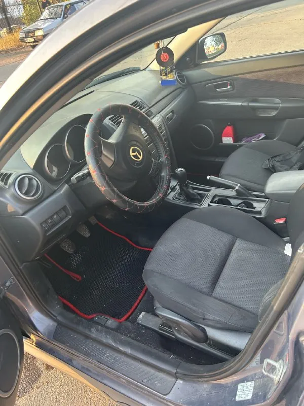 Продам mazda 3 bk 2007г 2.0л (150лс) бензин/газ механика, 283.000км, машина в хорошем состояние едет бодро, мотор масло не кушает, есть кондиционер климат контроль в машине холодильник, ходовая в идеале, машина без дтп, не крашена не бита, днище целое не вареное, машина вся в родном окрасе, все стеклоподъемники, подогревы стекла и передних сидений, электро регулировка зеркал, мультируль, центральный замок так и сигналка, хорошая музыка стоит сабуфер и хорошие колонки, шумоизоляция, с документами проблем нет. резина лето/зима шипы новая. осмотр город луганск, цена 570.000₽ + торг у капота +79595972870 📞 звоните: +7(959)5972870 - фотография - 5
