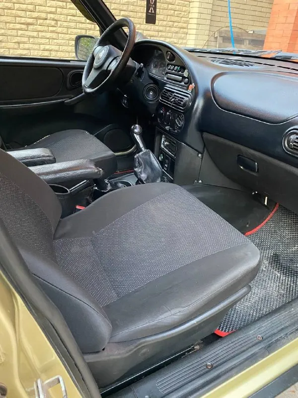 Продам 🏎 chevrolet нива 2010 года. на газу✅ стоит новый двигатель, который только прошёл обкатку✅ новая коробка передач ✅ поменяна вся ходовка✅ никаких скрипов и посторонних звуков во время езды нет. салон в хорошем состоянии. к любым проверкам готова. донецк. 550т. р.торг +79495246209 📞 звоните: +7(949)5246209 - фотография - 4