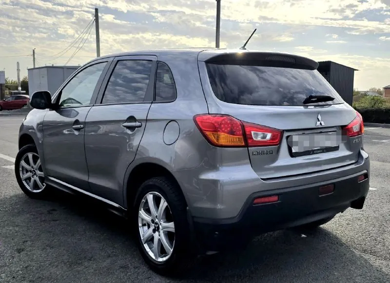 Продаю свой автомобиль mitsubishi asx 2012 года. без дтп. родной пробег. птс оригинал. два комплекта ключей. автотека все отметки зелёные. юридически чист. то проходила во время по регламенту. по электронике всё исправно ошибок нет. по тех. части вложений не требует. по мотору и кпп нариканий нет. автомобиль на полной эксплуатации. по кузову как на фото. продажа с полным переоформлением в гаи. осмотр город донецк район мотодром по договорённости. звонить по номеру телефона +79496167298 или пишите в телеграмм. цена 1.000000 📲 tg: анна 📞 звоните: +7(949)6167298 - фотография - 4