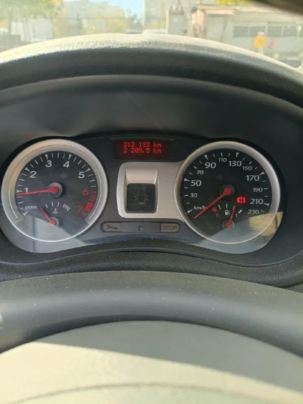 Продам renault clio maximal 2010 3 поколение с пробегом 212000 двигатель 1.2 турбина заводское вебасто, антибукс, управление курсовой устойчивости, 10 подушек безопасности, зеркала с подогревом, два комплекта резины на титанах, abs, иммобилайзер, сигнализация, два ключа, esp, серворуль, стеклоподьемники, климат контроль очень экономичная машина, в городском цикле 6 литров цена: 700000₽ торг у капота мариуполь +79497089646 - фотография - 10