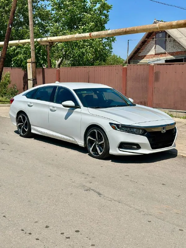 Honda accord 2019 sport 195л. сил. два комплекта колес r19 led оптика, отличное состояние! ассистенты: адаптивный круиз, удержание в полосе, определение пешеходов и расстояния до других авто, экстренное торможение. бесключевой доступ, старт/стоп, адаптивный свет, лепестки, carplay, кожа, климат 2х зонный, большой багажник. цена 1’850’000руб. торг возле авто! можно в кредит! +79493370237 - фотография - 2