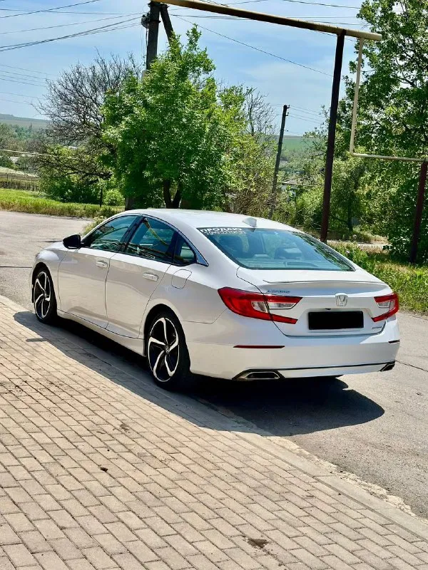 Honda accord 2019 sport 195л. сил. два комплекта колес r19 led оптика, отличное состояние! ассистенты: адаптивный круиз, удержание в полосе, определение пешеходов и расстояния до других авто, экстренное торможение. бесключевой доступ, старт/стоп, адаптивный свет, лепестки, carplay, кожа, климат 2х зонный, большой багажник. цена 1’850’000руб. торг возле авто! можно в кредит! +79493370237 - фотография - 5