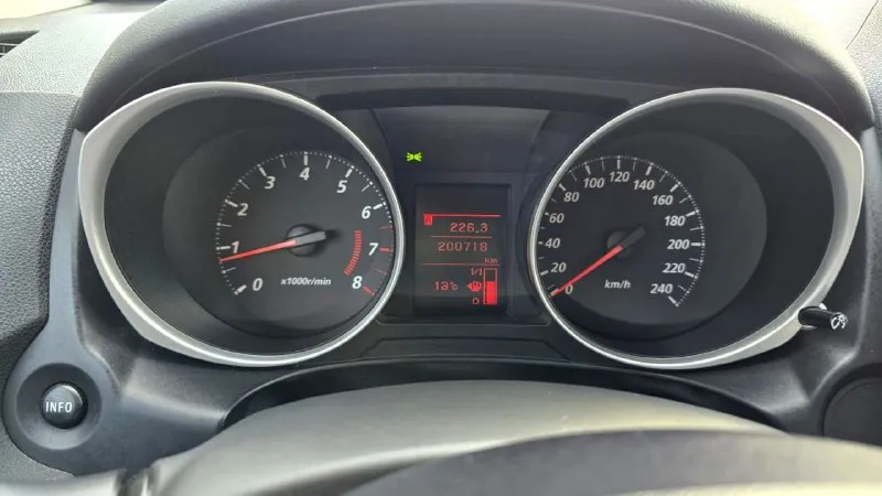 Продаю свой автомобиль mitsubishi asx 2012 года. без дтп. родной пробег. птс оригинал. два комплекта ключей. автотека все отметки зелёные. юридически чист. то проходила во время по регламенту. по электронике всё исправно ошибок нет. по тех. части вложений не требует. по мотору и кпп нариканий нет. автомобиль на полной эксплуатации. по кузову как на фото. продажа с полным переоформлением в гаи. осмотр город донецк район мотодром по договорённости. звонить по номеру телефона +79496167298 или пишите в телеграмм. цена 1.000000 - фотография - 6