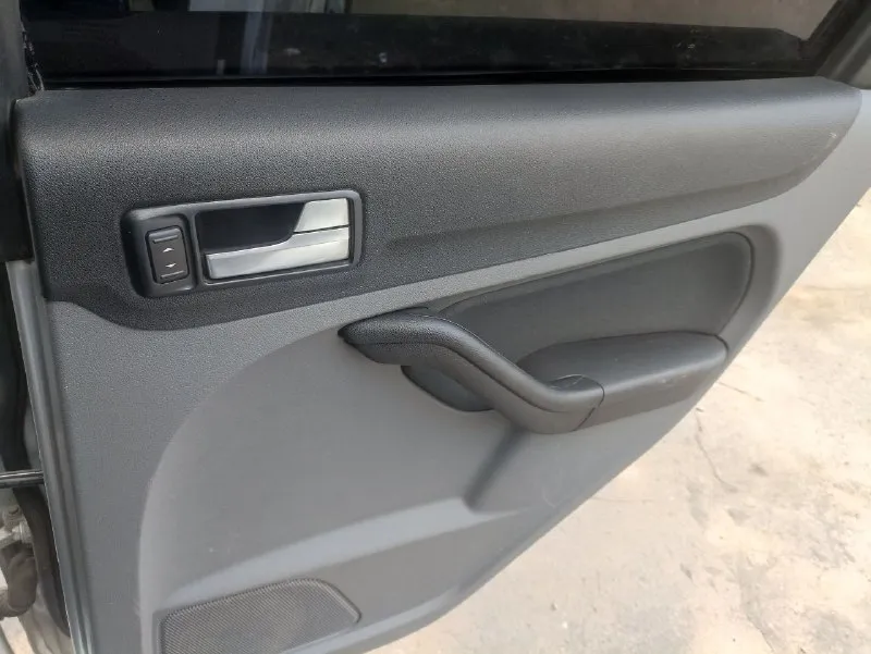 Фокус 2 рестайлинг. двс 1.8. пробег 190 000 км. предмаксимальная комплектация chia. пригнана с испании 3 года назад. с ориг пробегом 140 000км. установлен газ 4 поколение. мультируль круиз-контроль. двухзонный климатконтроль. подогревы сидений. 2-х д новая магнитола с камерой заднего вида. датчик света датчик дождя автозатемнение зеркала. 4 стеклоподъёмника. фаркоп. 4 подушки безопасности. салон и кузов-оцинкован в идеальном состоянии. арки пороги, крышка багажника обработаны в прошлом году для профилактики. поклеена бронепленка в проблемных местах. за машиной следил. +в придачу комплект зимней резины (почти новая 1 сезон откатала) на оригинальных 16 дисках с оригинальными фордовскими колпаками. органайзер в багажник. 2 комплекта ковриков. новый полный комплект задней ходовки с рычагами. запчасти кое-какие. из последнего новая рулевая рейка ( старую отдам тоже, ремкомплект только сменить, не текла, бесил стук, нужно было подтянуть гайку, в итоге поставил новую) цена 799 000р. торг +79493857688 сергей - фотография - 3