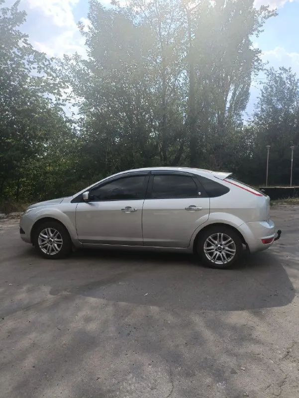 Фокус 2 рестайлинг. двс 1.8. пробег 190 000 км. предмаксимальная комплектация chia. пригнана с испании 3 года назад. с ориг пробегом 140 000км. установлен газ 4 поколение. мультируль круиз-контроль. двухзонный климатконтроль. подогревы сидений. 2-х д новая магнитола с камерой заднего вида. датчик света датчик дождя автозатемнение зеркала. 4 стеклоподъёмника. фаркоп. 4 подушки безопасности. салон и кузов-оцинкован в идеальном состоянии. арки пороги, крышка багажника обработаны в прошлом году для профилактики. поклеена бронепленка в проблемных местах. за машиной следил. +в придачу комплект зимней резины (почти новая 1 сезон откатала) на оригинальных 16 дисках с оригинальными фордовскими колпаками. органайзер в багажник. 2 комплекта ковриков. новый полный комплект задней ходовки с рычагами. запчасти кое-какие. из последнего новая рулевая рейка ( старую отдам тоже, ремкомплект только сменить, не текла, бесил стук, нужно было подтянуть гайку, в итоге поставил новую) цена 799 000р. торг +79493857688 сергей - фотография - 7