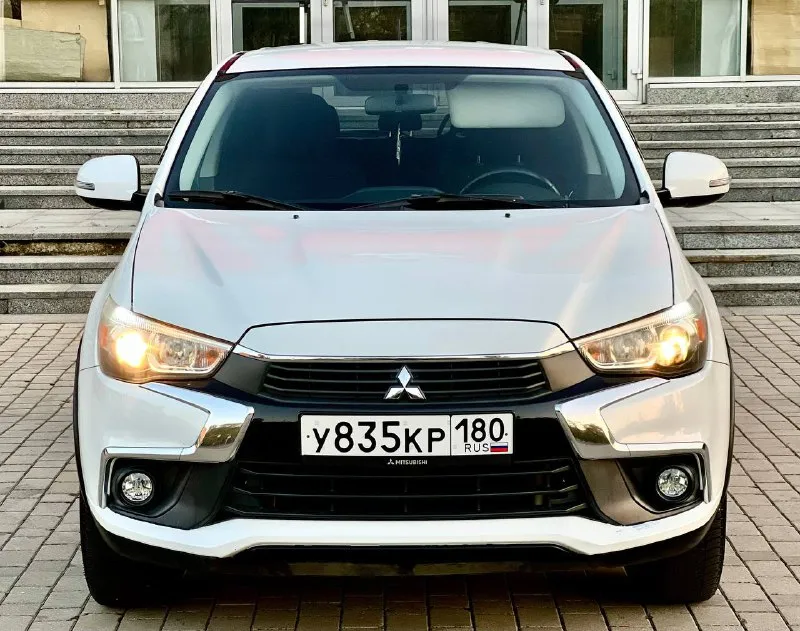 Mitsubishi asx sport 2016 год двигатель 2.4 бензин не путать с 1.6 и 2.0 бензином!мотор простой и мощный при этом экономная! японская сборка! родной пробег 127.000 км автомобиль в отличном состоянии, двигатель работает отлично, ходовая в отличном состоянии, коробка переключает без пинков, кузов целый без ржавчины и гнили. новая резина летняя,18 колеса, ходовые огни, большой сенсорный монитор, эл зеркала с подогревом, обогрев переднего и заднего стекла, помощь при спуске, круиз, климат, датчики света и дождя и еще много чего. машина полностью обслужена от а и до я !расход по городу 9,5-10 литров, едет очень шустро !цвет белый перламутр !цена 1.590.000₽ торг!+79493578236 - фотография - 3
