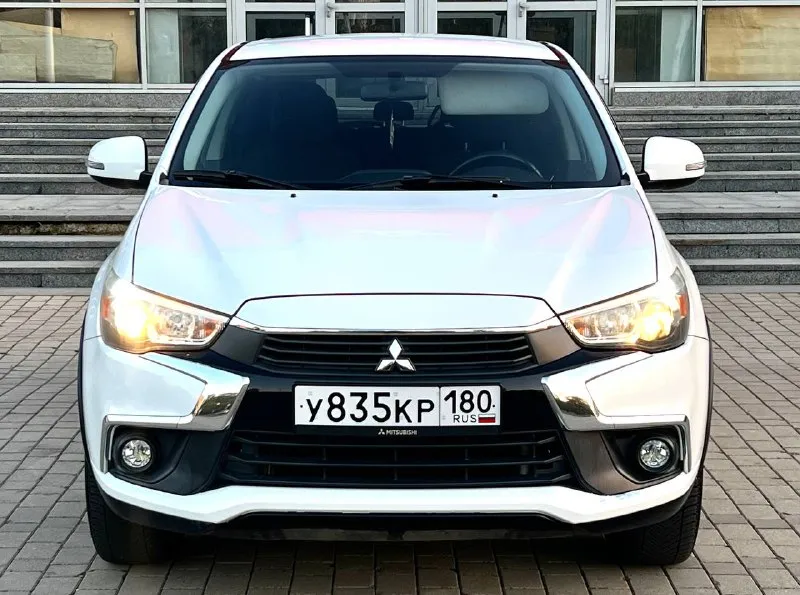 Mitsubishi asx sport 2016 год двигатель 2.4 бензин не путать с 1.6 и 2.0 бензином!мотор простой и мощный при этом экономная! японская сборка! родной пробег 127.000 км автомобиль в отличном состоянии, двигатель работает отлично, ходовая в отличном состоянии, коробка переключает без пинков, кузов целый без ржавчины и гнили. новая резина летняя,18 колеса, ходовые огни, большой сенсорный монитор, эл зеркала с подогревом, обогрев переднего и заднего стекла, помощь при спуске, круиз, климат, датчики света и дождя и еще много чего. машина полностью обслужена от а и до я !расход по городу 9,5-10 литров, едет очень шустро !цвет белый перламутр !цена 1.590.000₽ торг!+79493578236 - фотография - 4
