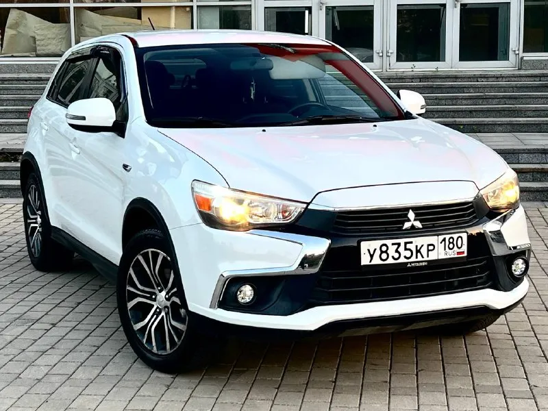 Mitsubishi asx sport 2016 год двигатель 2.4 бензин не путать с 1.6 и 2.0 бензином!мотор простой и мощный при этом экономная! японская сборка! родной пробег 127.000 км автомобиль в отличном состоянии, двигатель работает отлично, ходовая в отличном состоянии, коробка переключает без пинков, кузов целый без ржавчины и гнили. новая резина летняя,18 колеса, ходовые огни, большой сенсорный монитор, эл зеркала с подогревом, обогрев переднего и заднего стекла, помощь при спуске, круиз, климат, датчики света и дождя и еще много чего. машина полностью обслужена от а и до я !расход по городу 9,5-10 литров, едет очень шустро !цвет белый перламутр !цена 1.590.000₽ торг!+79493578236 - фотография - 5