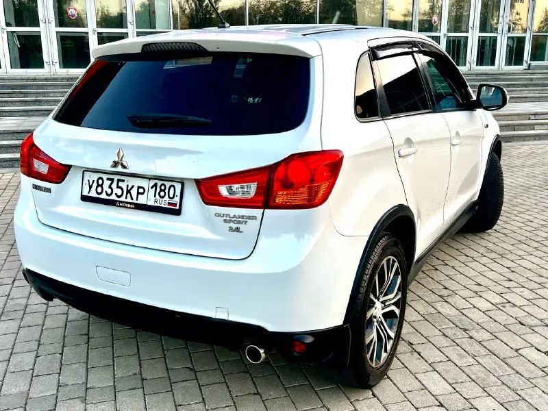 Mitsubishi asx sport 2016 год двигатель 2.4 бензин не путать с 1.6 и 2.0 бензином!мотор простой и мощный при этом экономная! японская сборка! родной пробег 127.000 км автомобиль в отличном состоянии, двигатель работает отлично, ходовая в отличном состоянии, коробка переключает без пинков, кузов целый без ржавчины и гнили. новая резина летняя,18 колеса, ходовые огни, большой сенсорный монитор, эл зеркала с подогревом, обогрев переднего и заднего стекла, помощь при спуске, круиз, климат, датчики света и дождя и еще много чего. машина полностью обслужена от а и до я !расход по городу 9,5-10 литров, едет очень шустро !цвет белый перламутр !цена 1.590.000₽ торг!+79493578236 - фотография - 6