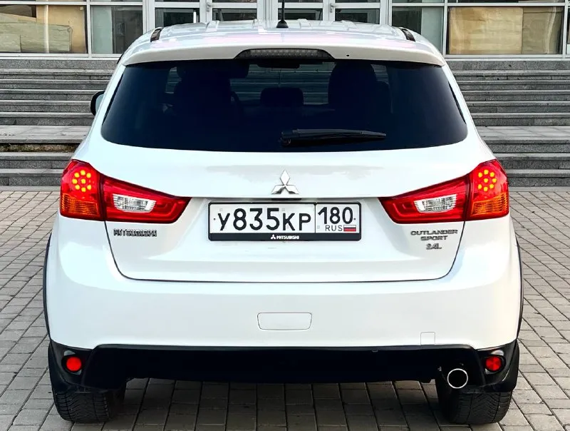 Mitsubishi asx sport 2016 год двигатель 2.4 бензин не путать с 1.6 и 2.0 бензином!мотор простой и мощный при этом экономная! японская сборка! родной пробег 127.000 км автомобиль в отличном состоянии, двигатель работает отлично, ходовая в отличном состоянии, коробка переключает без пинков, кузов целый без ржавчины и гнили. новая резина летняя,18 колеса, ходовые огни, большой сенсорный монитор, эл зеркала с подогревом, обогрев переднего и заднего стекла, помощь при спуске, круиз, климат, датчики света и дождя и еще много чего. машина полностью обслужена от а и до я !расход по городу 9,5-10 литров, едет очень шустро !цвет белый перламутр !цена 1.590.000₽ торг!+79493578236 - фотография - 7