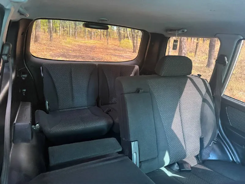 В продаже hyundai terracan, 2.5 л, турбодизель. рамный 7-и местный внедорожник с межосевой блокировкой, пониженной передачей, системой полного привода “est“ (самая удачная из серии) тнвд механический, не прихотлив к дизтопливу, никакой лишней электроники (прост и надёжен) двигатель обслужен, всё сухое, работает ровно. автомат переключает без пинков и пробуксовок. рама целая, номер читается. стоит автозапуск с турботаймером, хорошая акустика с сенсорным дисплеем, есть кондиционер (работает) 4 эл. сп, обогрев зеркал и зоны дворников, датчик света, датчик дождя, навигационная система и прочие. стоимость : 730.000 руб. обмены не интересны. территориально смотреть в макеевке (р-н ‘3/5’) контакты : +7(949)4531233 ; +7(951)7679727 📲 tg: @blackynsaid 📞 звоните: +7(949)4531233 - фотография - 8