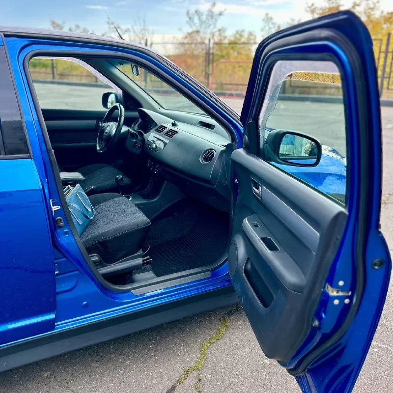 Продаю suzuki swift 2008 год, двигатель 1.3 бензин, амт обслуженная и работает без нареканий, пробег 151000 км (пробег оригинальный подтверждённый автотекой) могу скинуть автотеку по запросу. птс оригинальный, 4 владельца. в дтп не участвовала! есть пару подкрасов. в очень крутой комплектации, есть бесключевой доступ, кондиционер, полный мультируль, подогрев сидений и зеркал, задний парктроник, два ключа, птф, есть двухсторонняя сигнализация. по кузову есть жизненные коцки, ничего серьезного! салон ухоженный и чистый в очень хорошем состоянии. цена: 670 тыс рублей. осмотр г донецк, кировский рн. +79493078626 📞 звоните: +7(949)3078626 - фотография - 10