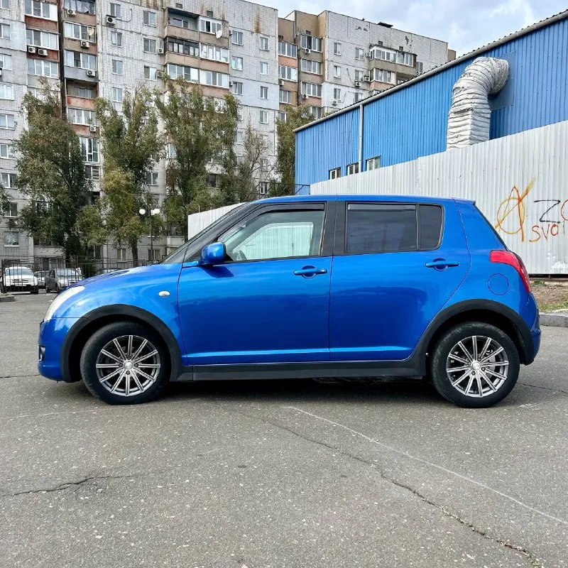 Продаю suzuki swift 2008 год, двигатель 1.3 бензин, амт обслуженная и работает без нареканий, пробег 151000 км (пробег оригинальный подтверждённый автотекой) могу скинуть автотеку по запросу. птс оригинальный, 4 владельца. в дтп не участвовала! есть пару подкрасов. в очень крутой комплектации, есть бесключевой доступ, кондиционер, полный мультируль, подогрев сидений и зеркал, задний парктроник, два ключа, птф, есть двухсторонняя сигнализация. по кузову есть жизненные коцки, ничего серьезного! салон ухоженный и чистый в очень хорошем состоянии. цена: 670 тыс рублей. осмотр г донецк, кировский рн. +79493078626 📞 звоните: +7(949)3078626 - фотография - 4