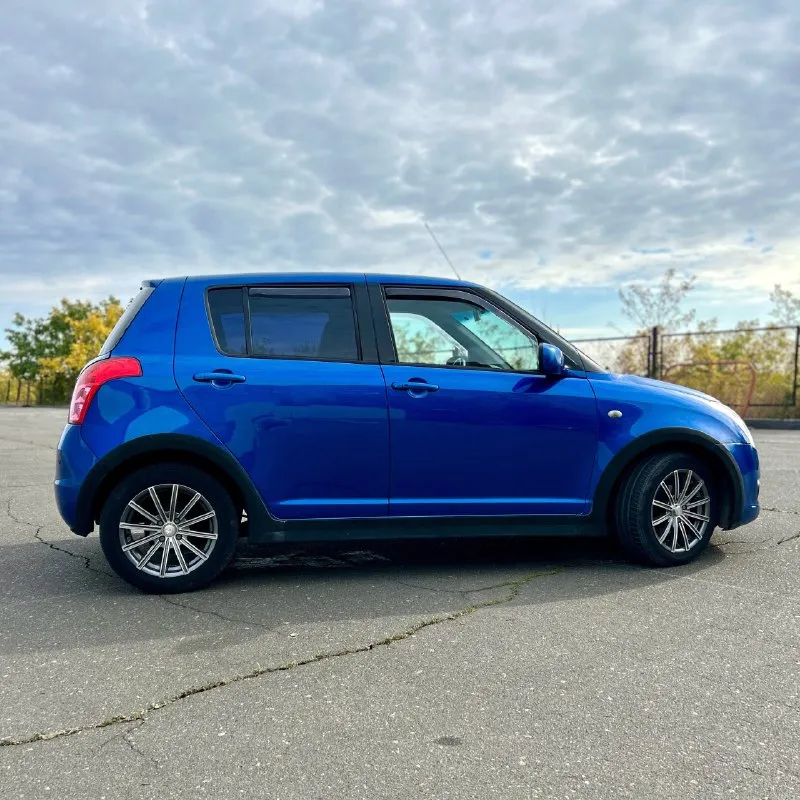 Продаю suzuki swift 2008 год, двигатель 1.3 бензин, амт обслуженная и работает без нареканий, пробег 151000 км (пробег оригинальный подтверждённый автотекой) могу скинуть автотеку по запросу. птс оригинальный, 4 владельца. в дтп не участвовала! есть пару подкрасов. в очень крутой комплектации, есть бесключевой доступ, кондиционер, полный мультируль, подогрев сидений и зеркал, задний парктроник, два ключа, птф, есть двухсторонняя сигнализация. по кузову есть жизненные коцки, ничего серьезного! салон ухоженный и чистый в очень хорошем состоянии. цена: 670 тыс рублей. осмотр г донецк, кировский рн. +79493078626 📞 звоните: +7(949)3078626 - фотография - 5