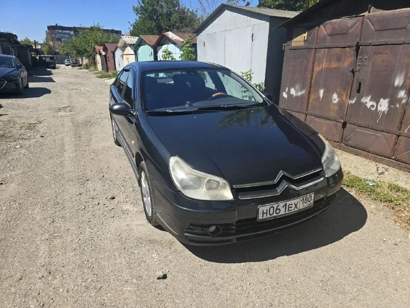 Продажа citroen c5 i рестайлинг (2006 г. ) двигатель 2.0 л (140 л. с. ) бензин пробег: 333 500 • просторный салон с высококачественной отделкой и отличной шумоизоляцией • гидропневматическая подвеска • высокий уровень безопасности • оцинкованный кузов • комплектация: климат-контроль, электропривод зеркал, датчик дождя, круиз (лимит)-контроль • коробка передач: автоматическая автомобиль находится в хорошем техническом состоянии и готов к эксплуатации. зимняя резина на дисках в комплекте. возможен торг при осмотре. для получения дополнительной информации и просмотра звоните по телефону +7949 312 9626 цена 500 000 руб. 📞 звоните: +7(949)3129626 - фотография - 3